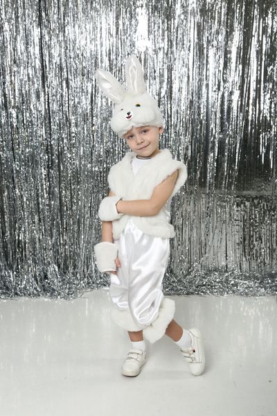 Детский новогодний костюм белого зайца rabbit фото